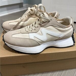 Steve Madden Beige and White Women's Sneaker